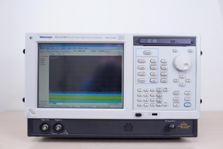 Анализатор спектра Tektronix RSA6106A